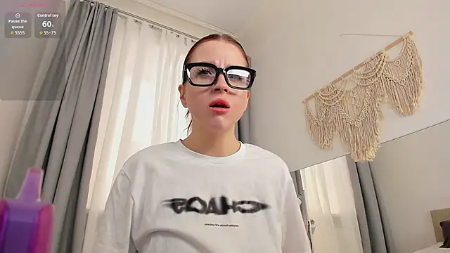 Snapshot of Sonya_Miler chatting on May 2026 05:37:01 AM Sonya Miler online show from May 2026 05:37:01 AM