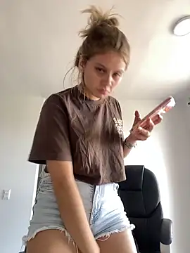 Alison parkerrr online show from April 2026 07:07:02 PM