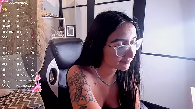 Snapshot of KendallMeyers chatting on April 2026 07:34:01 AM KendallMeyers online show from April 2026 07:34:01 AM