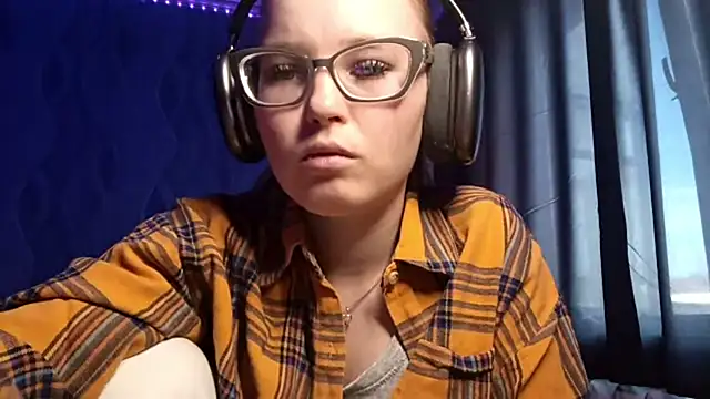 Sheriscute online show from April 2026 01:02:01 PM