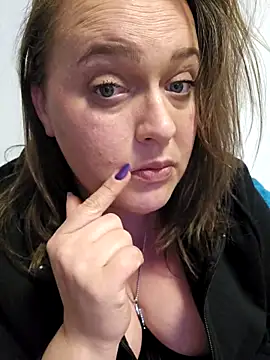 nika-W online show from May 2026 08:35:01 PM