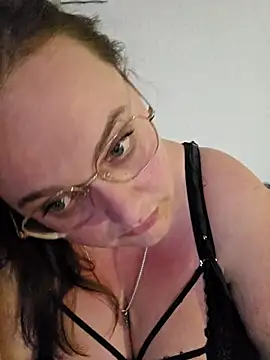 nika-W online show from May 2026 09:07:01 PM