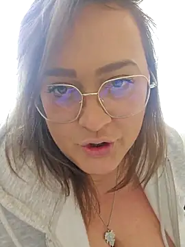 nika-W online show from April 2026 10:01:01 AM