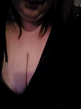 nika-W online show from April 2026 07:04:02 PM
