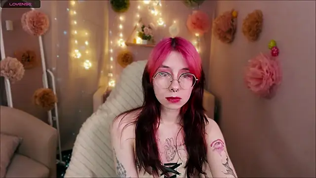 Alice Nyx online show from April 2026 08:37:02 PM