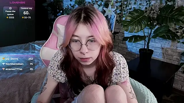 Snapshot of Alice_Nyx chatting on July 2026 01:46:01 AM Alice Nyx online show from July 2026 01:46:01 AM