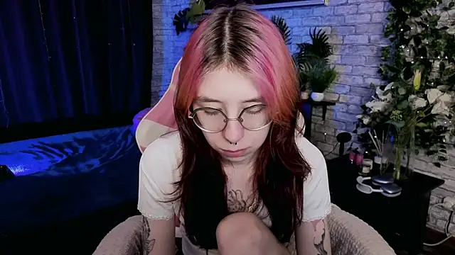 Snapshot of Alice_Nyx chatting on June 2026 08:25:02 PM Alice Nyx online show from June 2026 08:25:02 PM