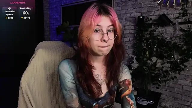 Snapshot of Alice_Nyx chatting on June 2026 08:42:02 PM Alice Nyx online show from June 2026 08:42:02 PM