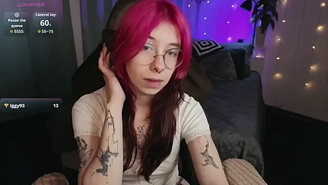 Snapshot of Alice_Nyx chatting on July 2026 08:45:02 PM Alice Nyx online show from July 2026 08:45:02 PM