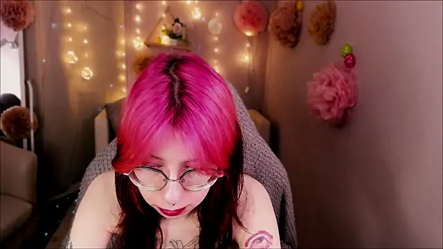 Snapshot of Alice_Nyx chatting on April 2026 08:42:02 PM Alice Nyx online show from April 2026 08:42:02 PM