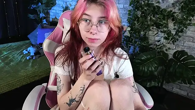 Snapshot of Alice_Nyx chatting on July 2026 08:37:02 PM Alice Nyx online show from July 2026 08:37:02 PM