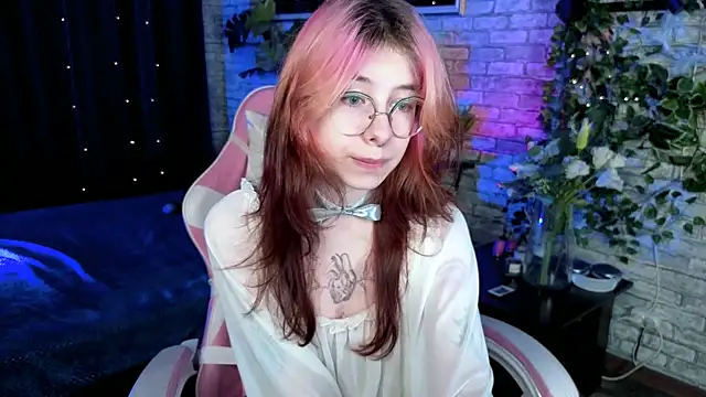 Snapshot of Alice_Nyx chatting on July 2026 08:35:02 PM Alice Nyx online show from July 2026 08:35:02 PM