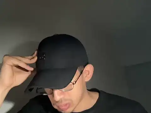 Domincmarles online show from April 2026 10:07:02 PM