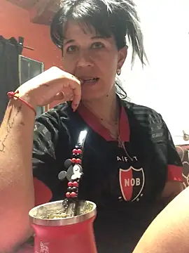 Snapshot of Laacoluu chatting on April 2026 04:38:02 AM Laacoluu online show from April 2026 04:38:02 AM