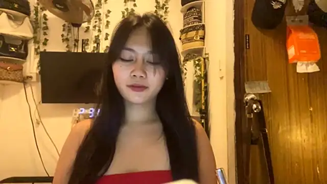 GlindaDejardin online show from April 2026 06:32:01 PM