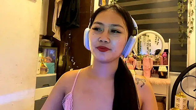 GlindaDejardin online show from May 2026 05:17:01 PM