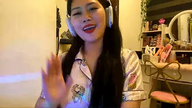 GlindaDejardin online show from April 2026 05:17:02 PM