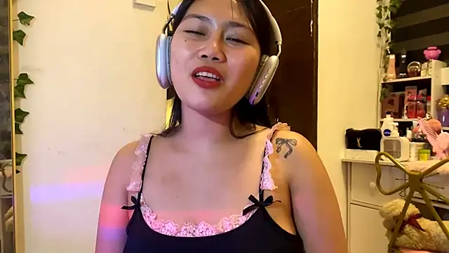 GlindaDejardin online show from April 2026 05:19:01 PM