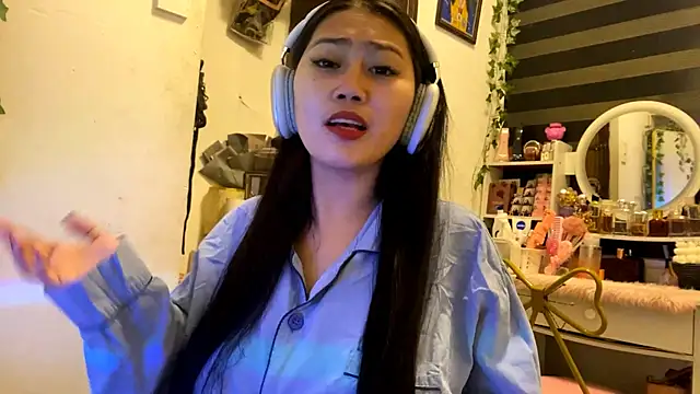 GlindaDejardin online show from April 2026 05:28:02 PM