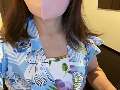 Snapshot of lemonade_madame chatting on June 2026 12:14:01 PM lemonade madame online show from June 2026 12:14:01 PM