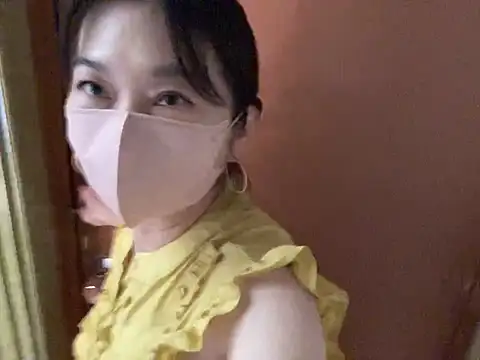 Snapshot of lemonade_madame chatting on June 2026 12:05:03 AM lemonade madame online show from June 2026 12:05:03 AM
