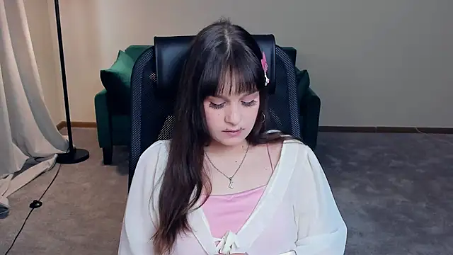 Snapshot of TeressaVeiga chatting on April 2026 08:27:01 AM TeressaVeiga online show from April 2026 08:27:01 AM