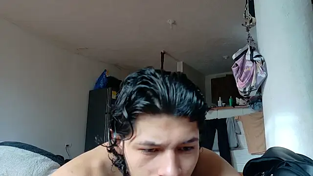 Snapshot of -Apolo_ayala-_- chatting on April 2026 01:13:01 PM -Apolo ayala- - online show from April 2026 01:13:01 PM