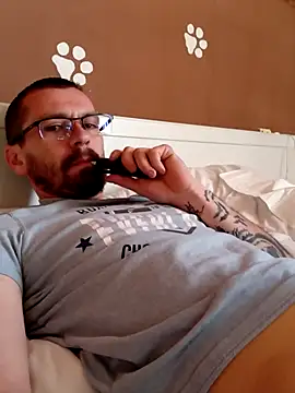 jozsi1995 online show from April 2026 07:10:01 AM