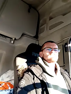 jozsi1995 online show from April 2026 04:58:01 AM