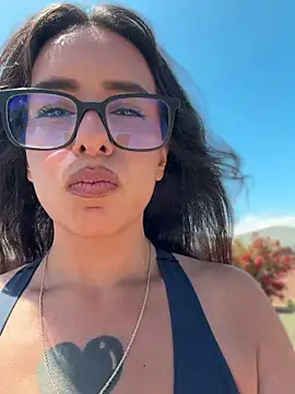 Controllercutie online show from April 2026 06:30:02 PM