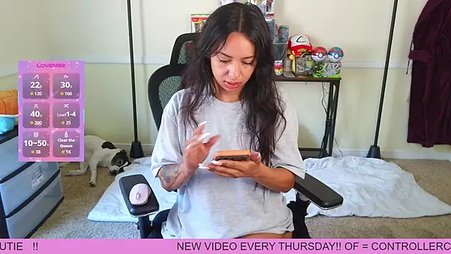 Controllercutie online show from April 2026 01:58:02 PM