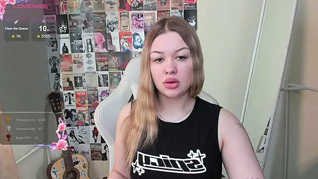 Snapshot of AmeliePeach chatting on May 2026 04:01:01 AM AmeliePeach online show from May 2026 04:01:01 AM