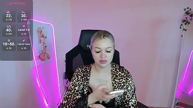 Snapshot of AmeliePeach chatting on June 2026 01:44:02 AM AmeliePeach online show from June 2026 01:44:02 AM