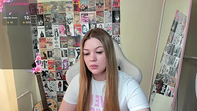 Snapshot of AmeliePeach chatting on May 2026 01:55:01 AM AmeliePeach online show from May 2026 01:55:01 AM