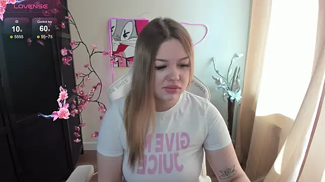 Snapshot of AmeliePeach chatting on May 2026 02:31:02 AM AmeliePeach online show from May 2026 02:31:02 AM