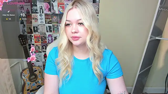 Snapshot of AmeliePeach chatting on May 2026 08:20:01 AM AmeliePeach online show from May 2026 08:20:01 AM