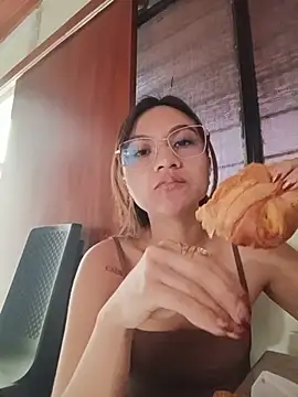 Leticia Hinkley  online show from May 2026 12:56:01 PM