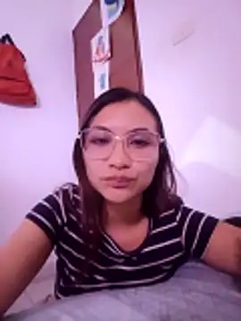 Snapshot of Leticia_Hinkley_ chatting on April 2026 11:43:02 PM Leticia Hinkley online show from April 2026 11:43:02 PM