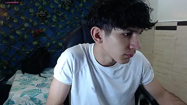 Snapshot of billy_wild chatting on April 2026 12:53:02 PM billy wild online show from April 2026 12:53:02 PM