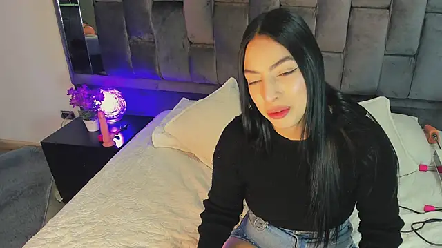 Snapshot of Ashly_bloom_ chatting on May 2026 03:39:01 AM Ashly bloom online show from May 2026 03:39:01 AM