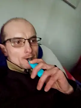 UpbeatXiphias online show from April 2026 03:40:02 PM