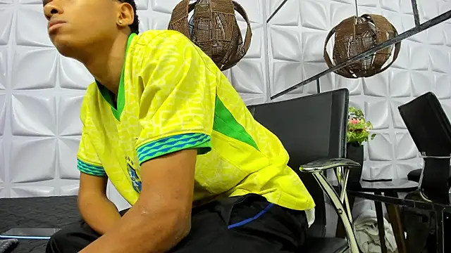 Snapshot of AndySinss chatting on April 2026 10:39:01 AM AndySinss online show from April 2026 10:39:01 AM