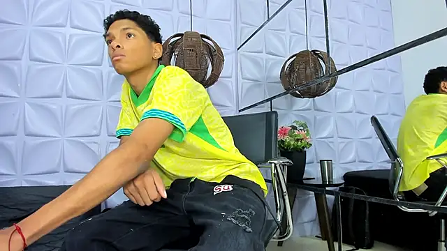 Snapshot of AndySinss chatting on April 2026 11:22:02 AM AndySinss online show from April 2026 11:22:02 AM