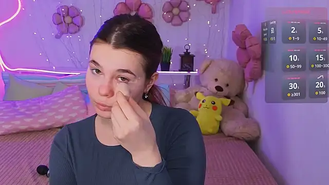 Kacey Love online show from April 2026 01:37:01 PM