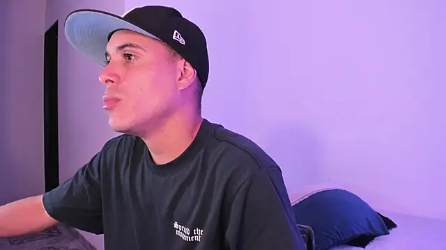 Snapshot of Axel__fierro chatting on April 2026 07:31:01 PM Axel fierro online show from April 2026 07:31:01 PM