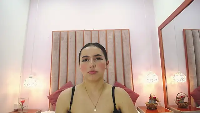 Zoe Monrow online show from April 2026 06:10:01 PM