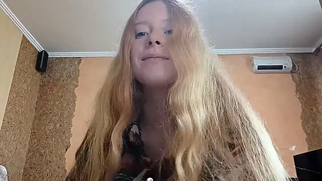 Snapshot of KateVibe_01 chatting on June 2026 04:35:02 AM KateVibe 01 online show from June 2026 04:35:02 AM