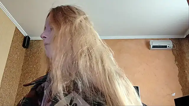 Snapshot of KateVibe_01 chatting on June 2026 11:17:01 PM KateVibe 01 online show from June 2026 11:17:01 PM