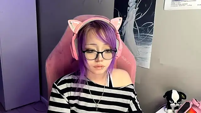 Snapshot of SaxonDibs chatting on April 2026 04:02:01 PM SaxonDibs online show from April 2026 04:02:01 PM