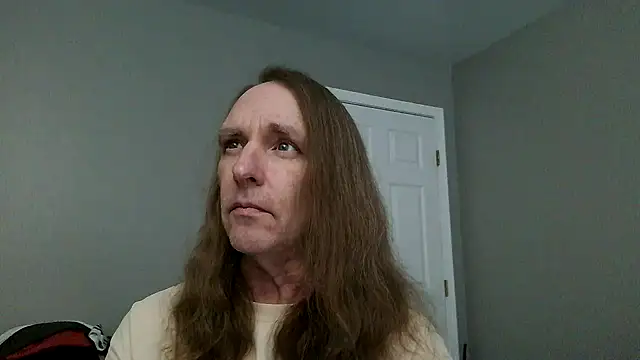 Magnus Luv online show from June 2026 08:03:02 PM